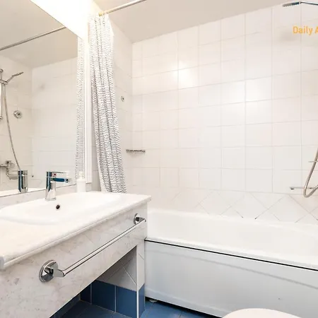 Daily - With Bath Апартаменти *